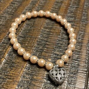 Stretchy Light pink pearl bracelet with small heart charm